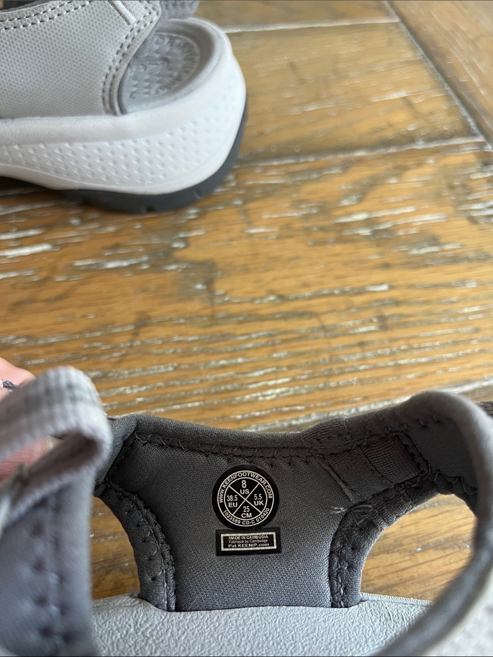 Keen Women's Gray Sandals with Pink Bungee - Picture 6 of 7